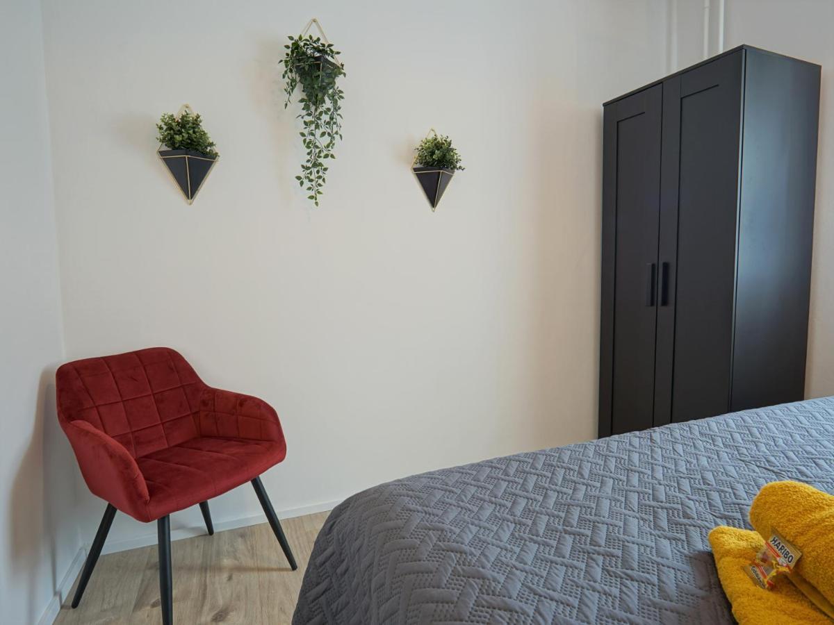 Апартаменты "Hogulu" Brandenburg, Balkon, Neustadt, Kueche, Wassernaehe - Parkplatz Inklusive Бранденбург Экстерьер фото
